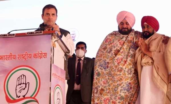 पंजाब में कांग्रेस सीएम के चेहरे की घोषणा के बाद आप, भाजपा ने साधा निशाना पंजाब में कांग्रेस सीएम के चेहरे की घोषणा के बाद आप, भाजपा ने साधा निशाना